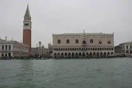 Ausgangsbild der Lichtbeute-Mitmachrunde vom 11. September 2026: Venedig mit Dogenpalast und Markusturm vor der Bearbeitung